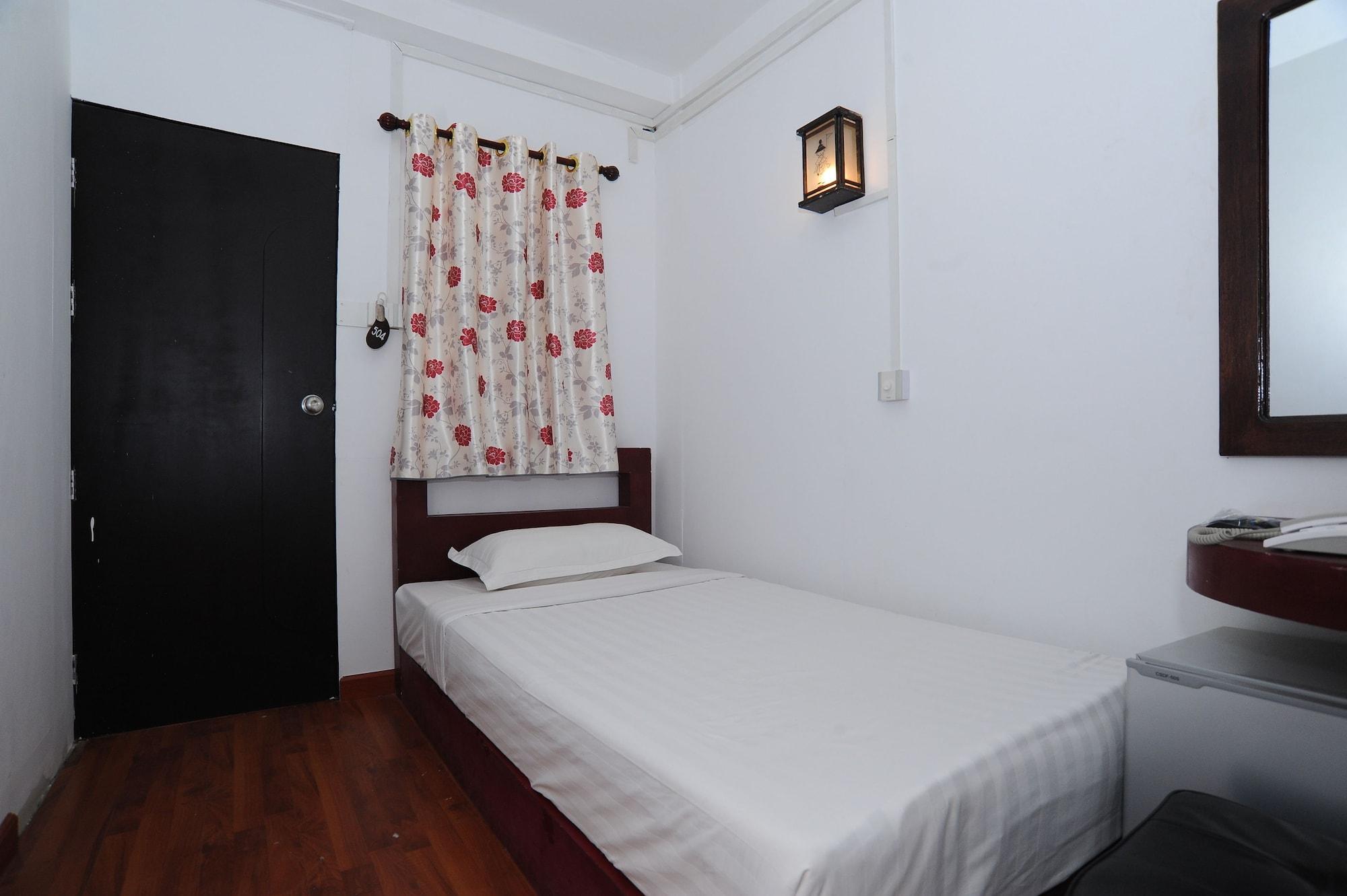 Agga Youth Hotel Yangon Exterior photo